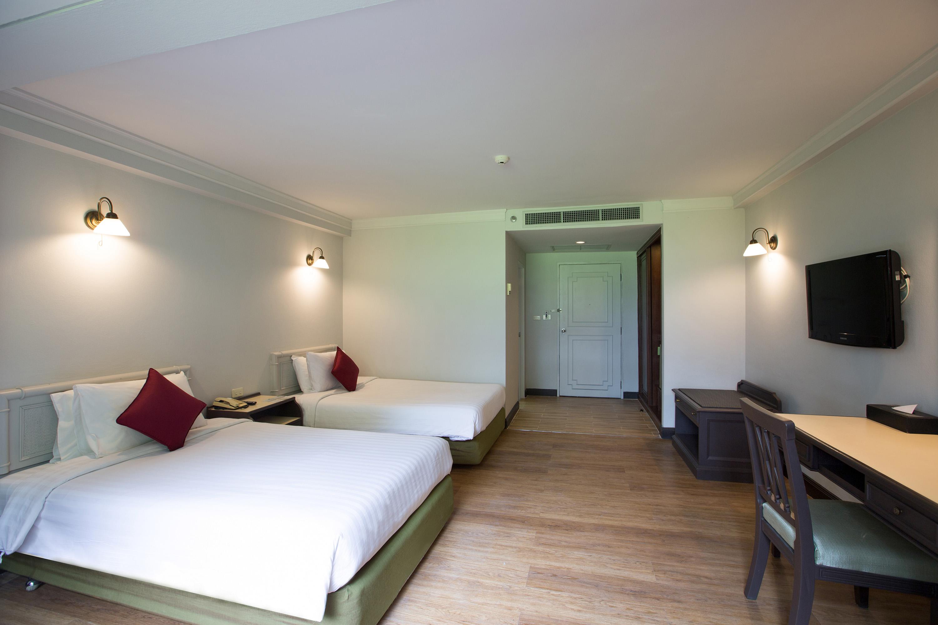 The Imperial Hotel & Convention Centre Фитсанулок Екстериор снимка