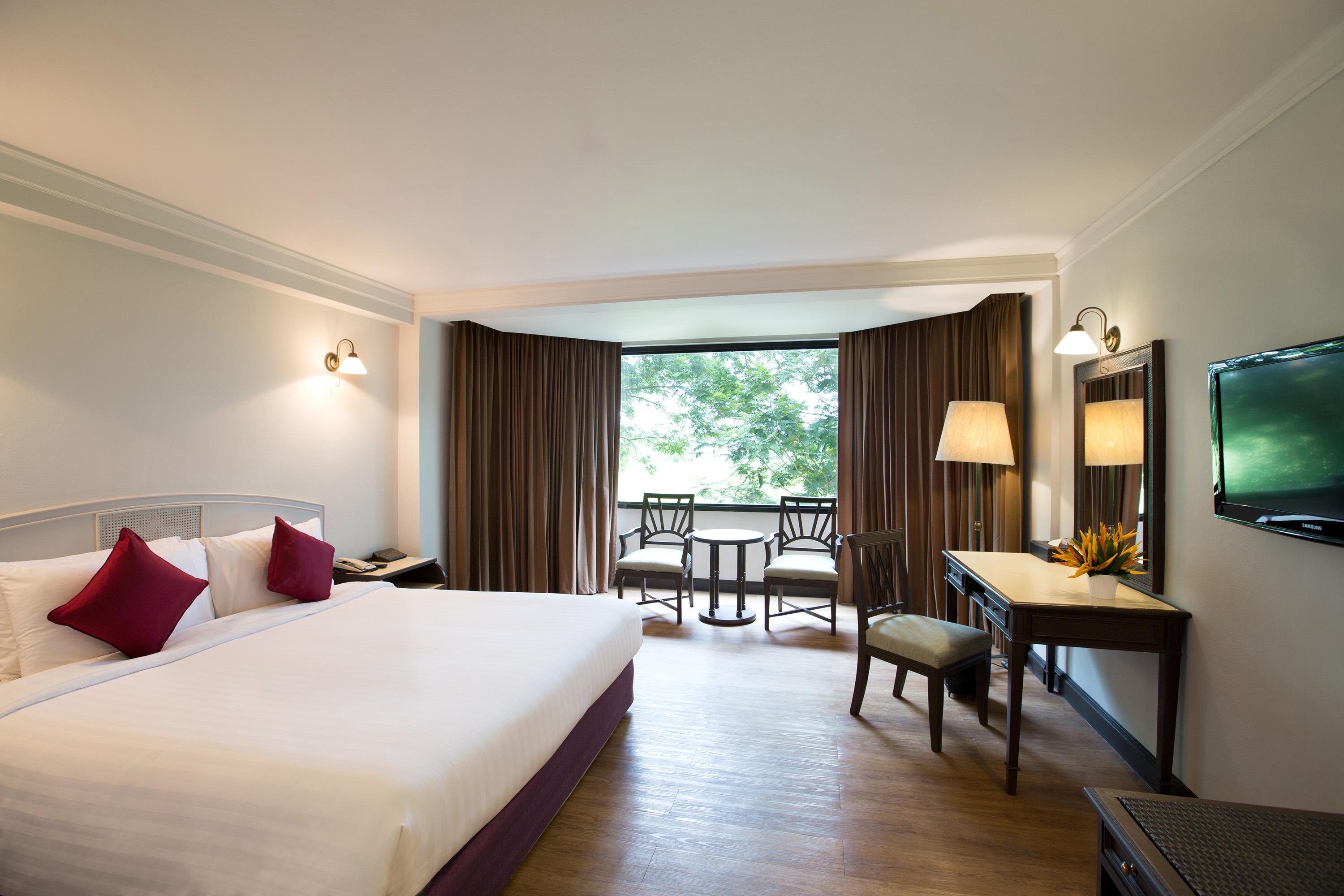 The Imperial Hotel & Convention Centre Фитсанулок Екстериор снимка