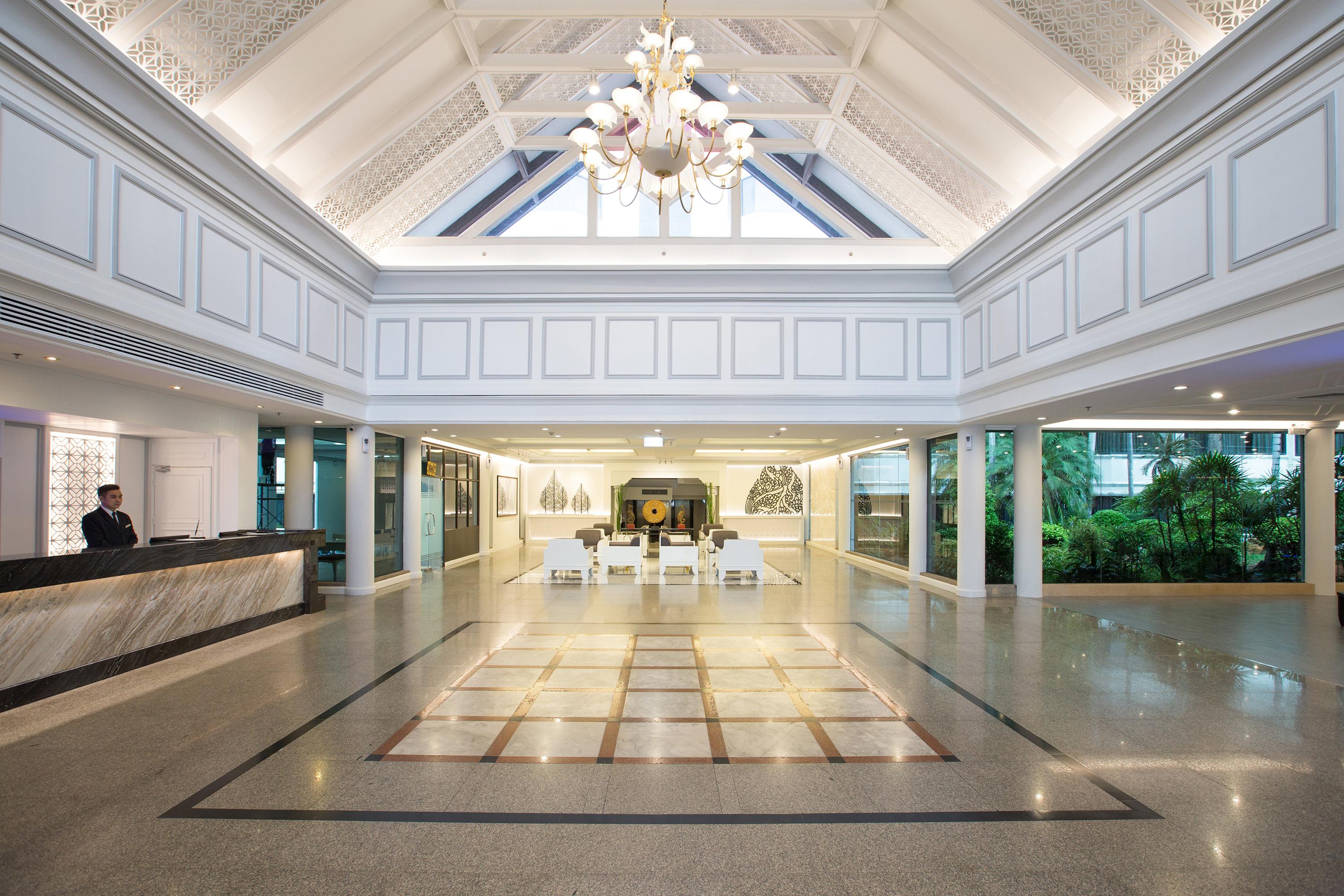 The Imperial Hotel & Convention Centre Фитсанулок Екстериор снимка