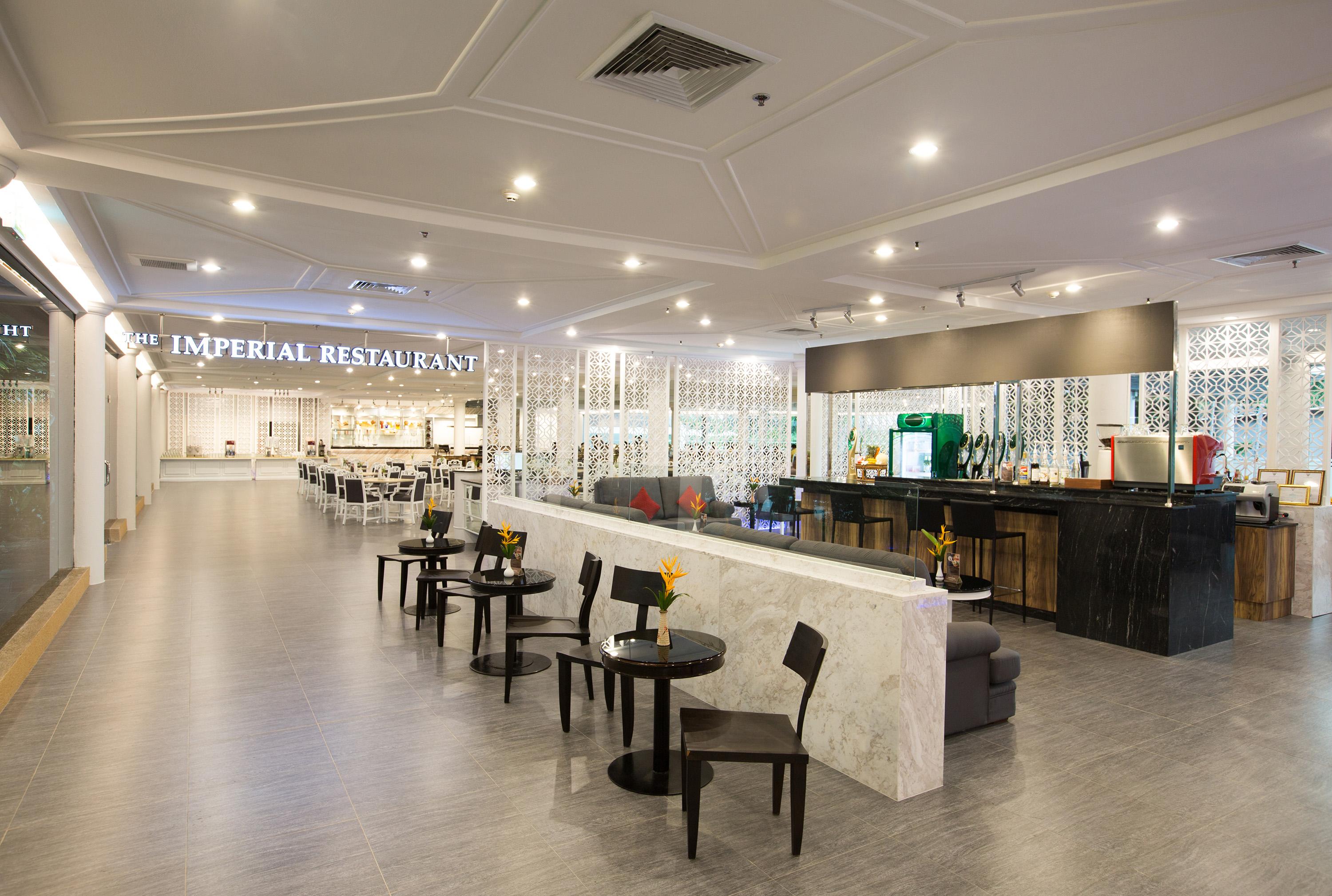 The Imperial Hotel & Convention Centre Фитсанулок Екстериор снимка