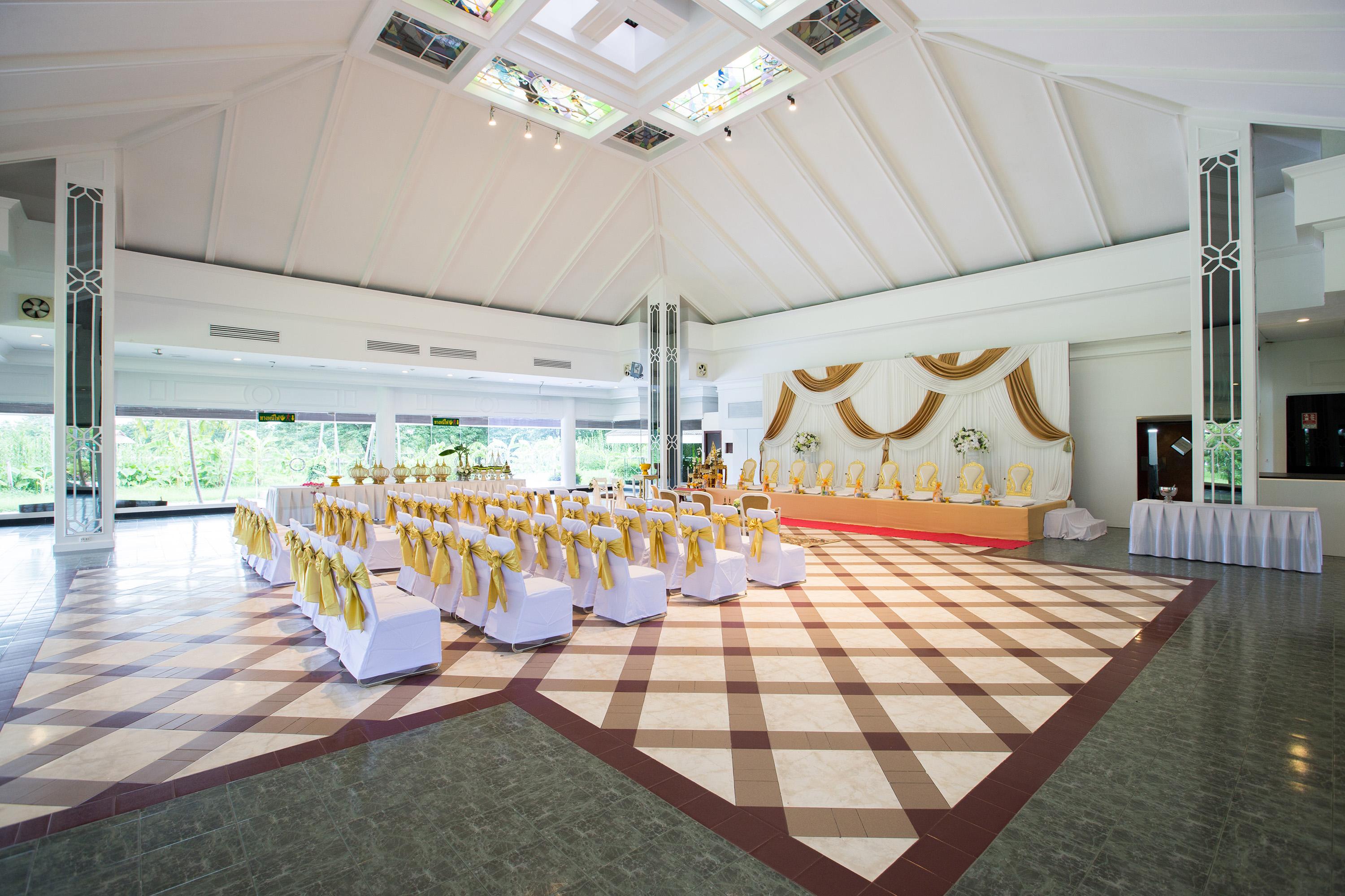 The Imperial Hotel & Convention Centre Фитсанулок Екстериор снимка
