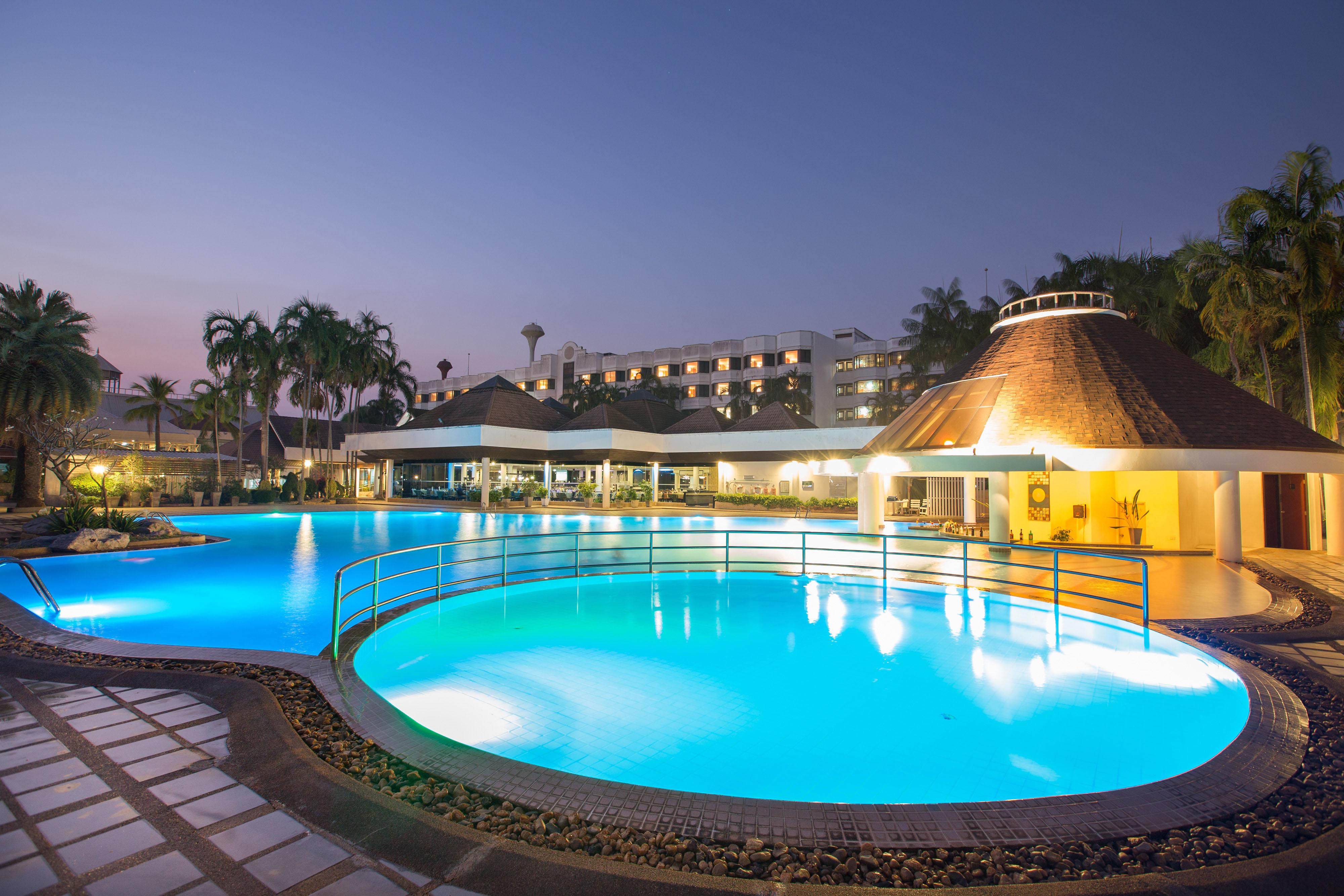 The Imperial Hotel & Convention Centre Фитсанулок Екстериор снимка