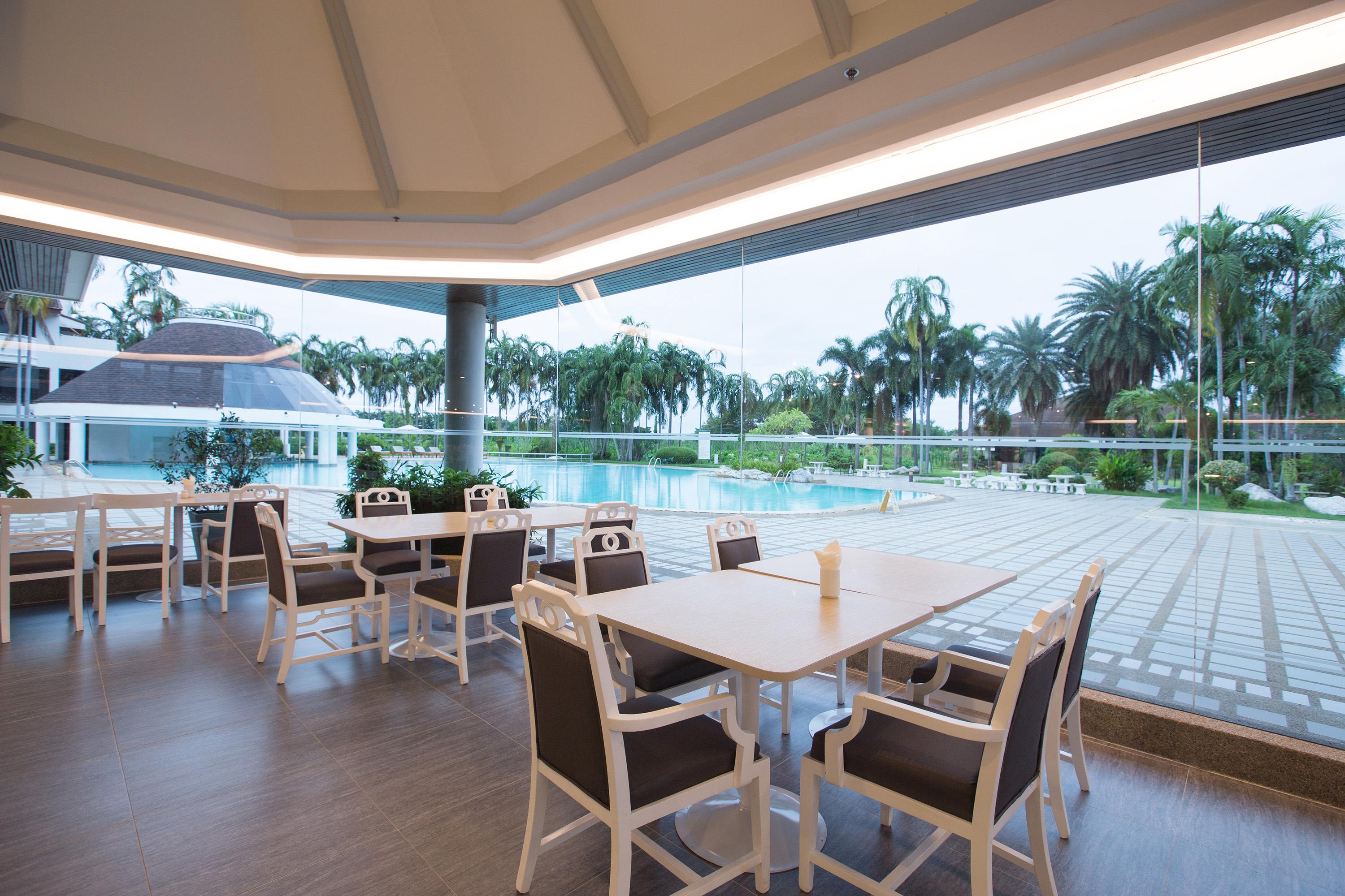 The Imperial Hotel & Convention Centre Фитсанулок Екстериор снимка