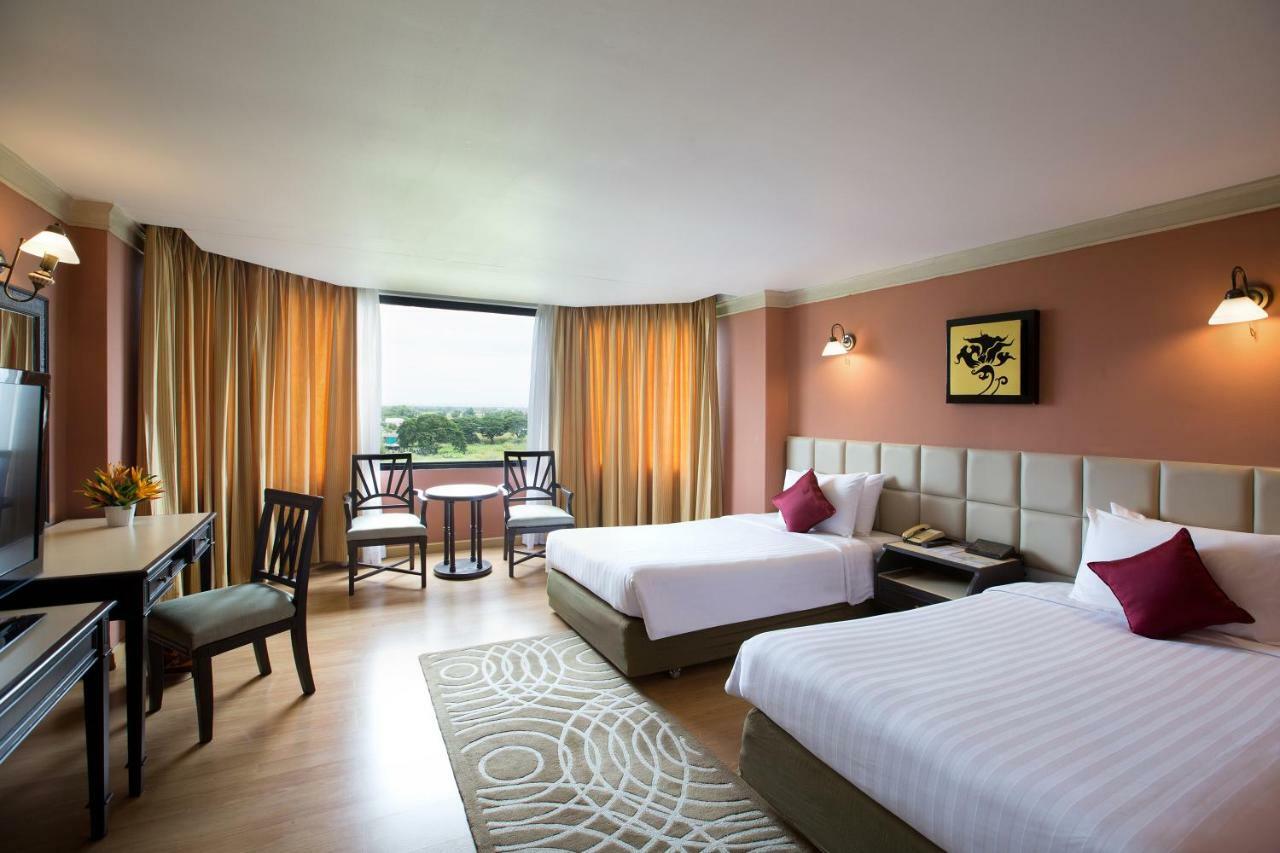 The Imperial Hotel & Convention Centre Фитсанулок Екстериор снимка